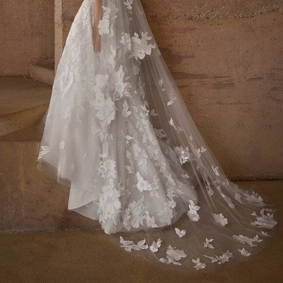 Xenia Veil - Picture 2 of 2